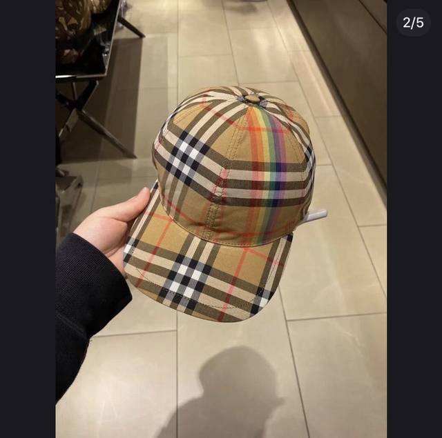 特批 *Burberry 巴宝莉格子彩虹棒球帽 实物太好看了 百搭的颜色 软顶帽身 为日常搭配超加分的单品